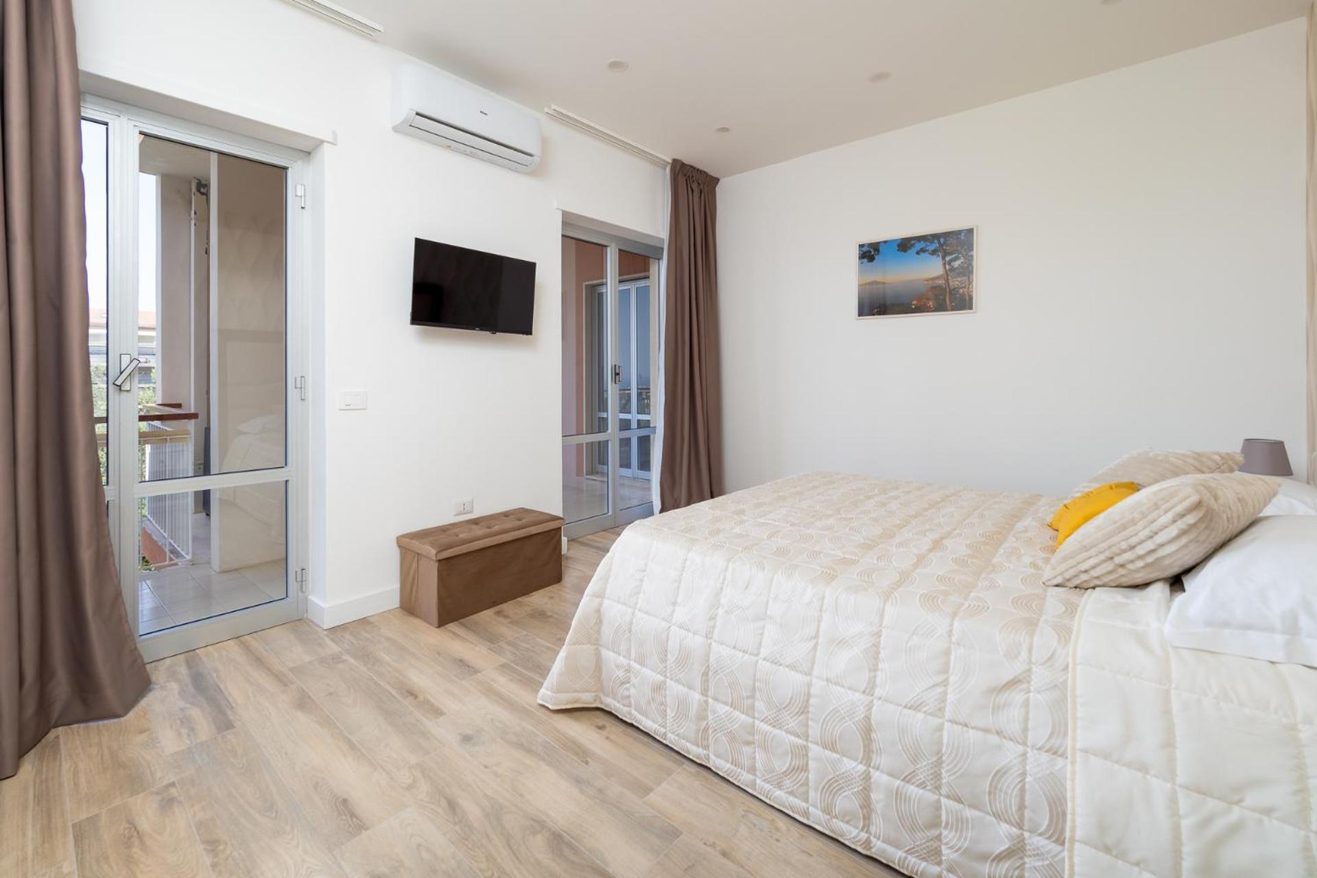 Nonno Angelo - 4 Bedrooms With Free Parking & Seaview Balcony ソレント エクステリア 写真