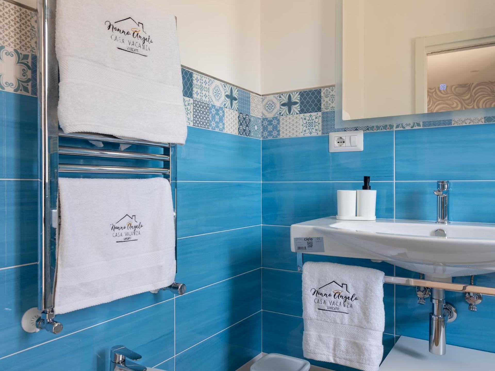 Nonno Angelo - 4 Bedrooms With Free Parking & Seaview Balcony ソレント エクステリア 写真
