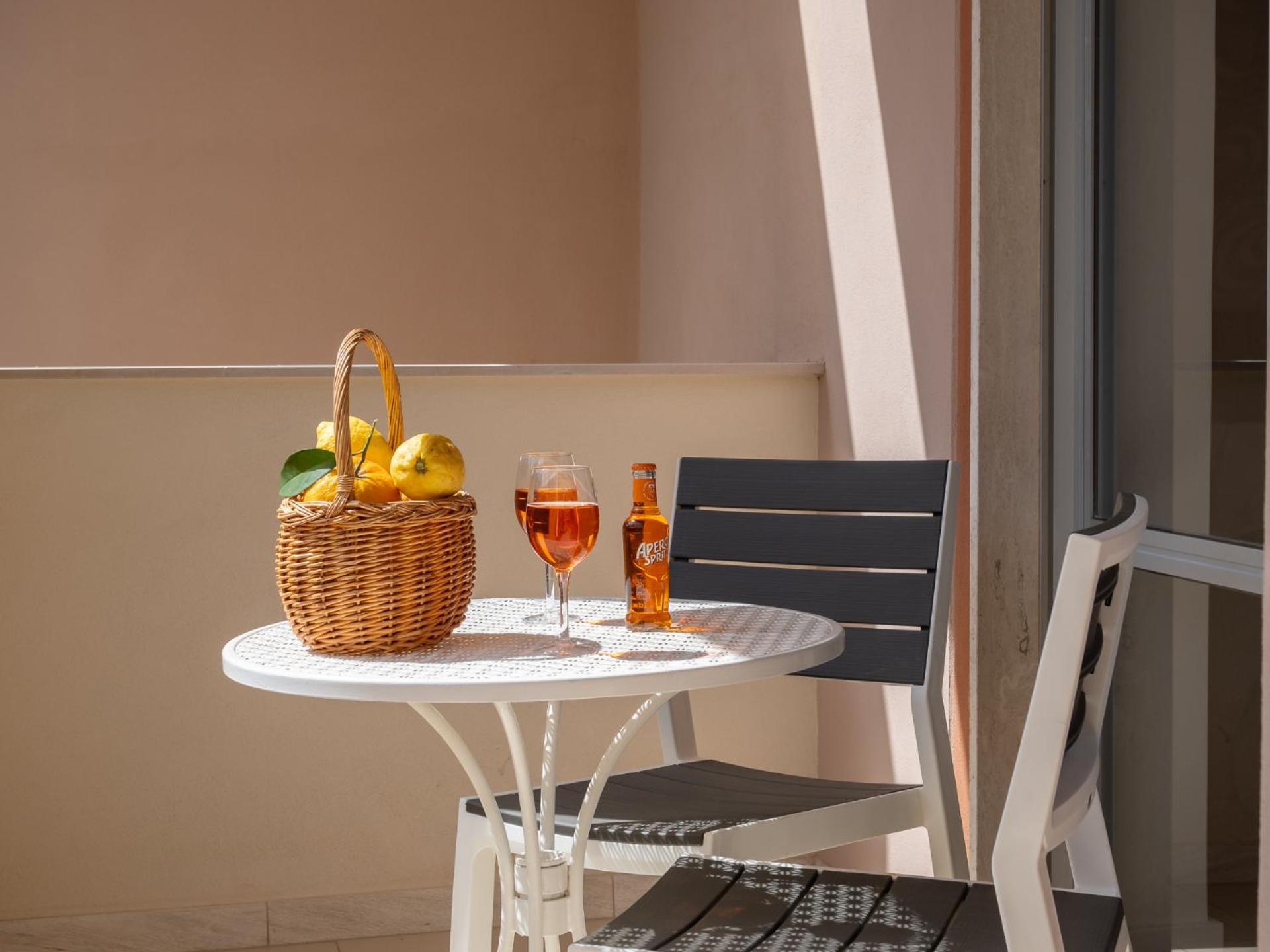 Nonno Angelo - 4 Bedrooms With Free Parking & Seaview Balcony ソレント エクステリア 写真